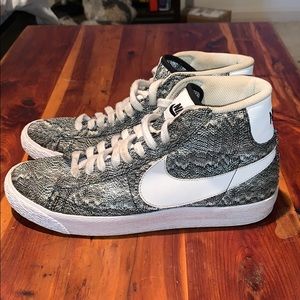 Nike Blazer Grey / White: Mens size 8 Womens 10